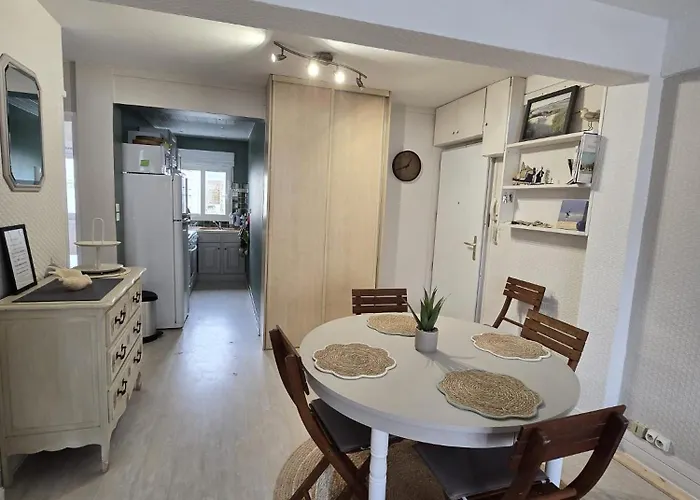 Bel à Deux Pas De La *