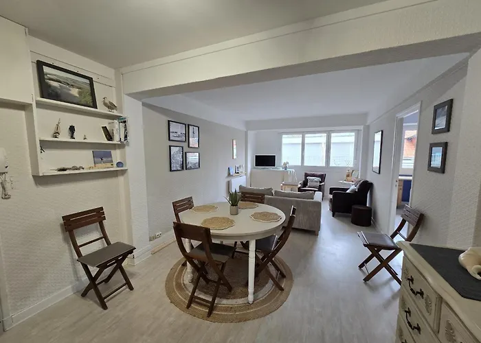 Bel à Deux Pas De La