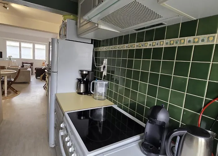 Bel à Deux Pas De La *